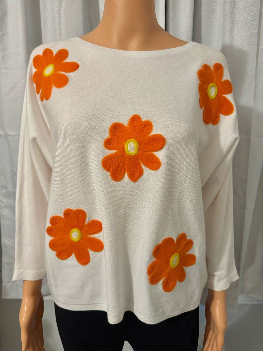 Pretty Aaeda size L white orange flowers pullover 3/4 sleeve sweater women new